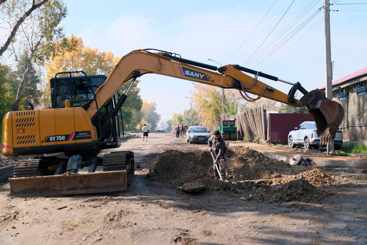 Мэр Иркутска Руслан Болотов поручил подрядчику закончить строительство сетей на улице Томсона до 25 сентября