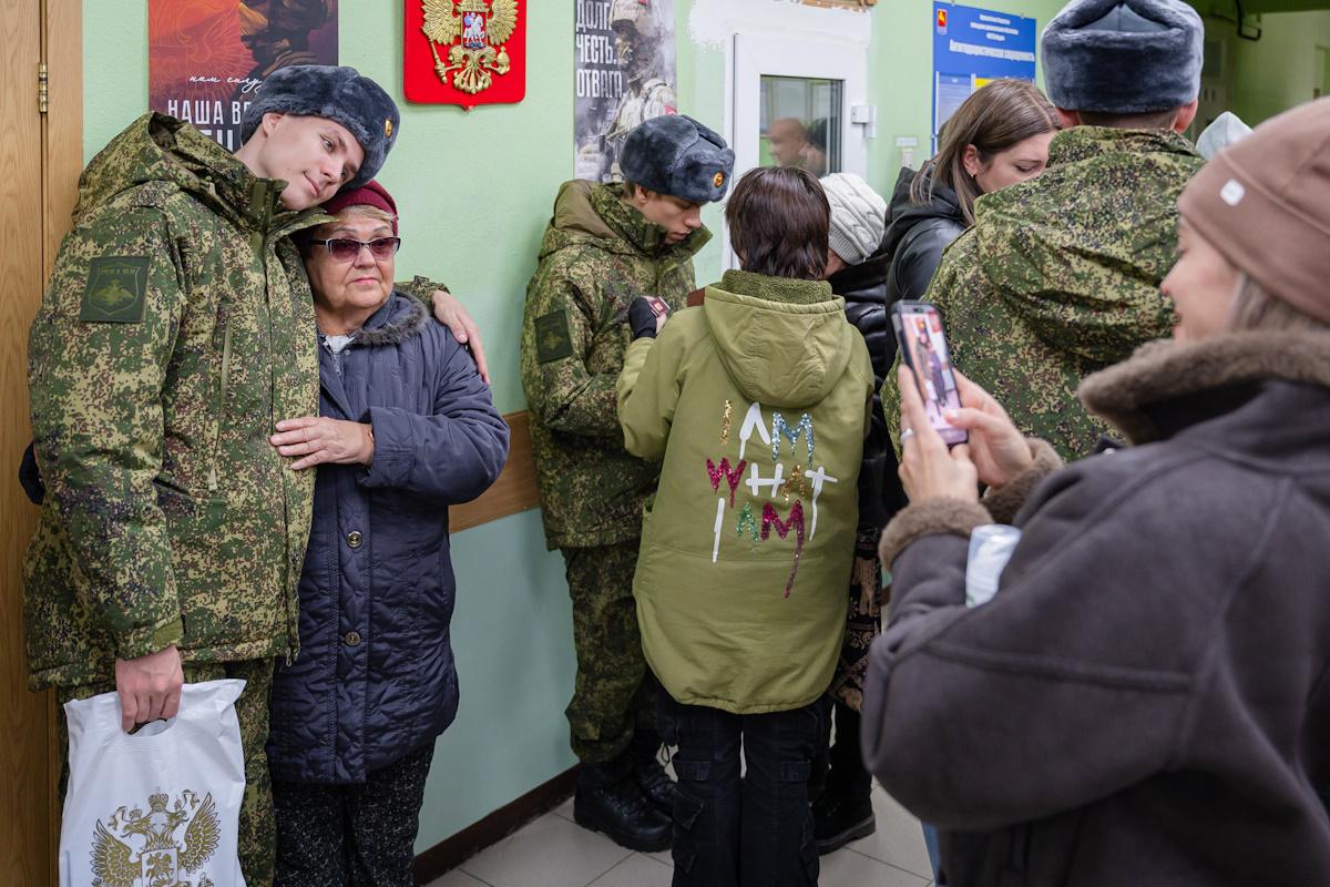 В Магадане на срочную службу проводили первых призывников осени 2026 года