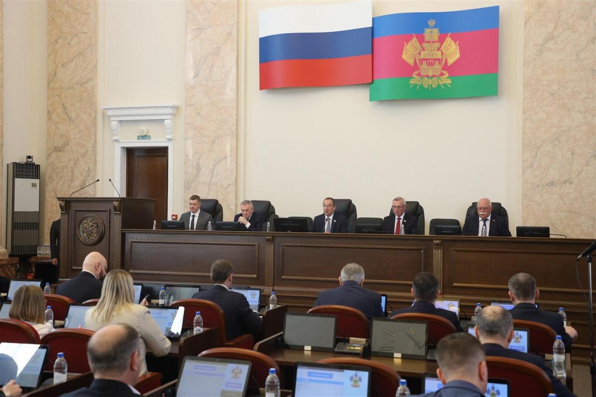 Депутаты ЗСК поддержали 24 федеральных законопроекта