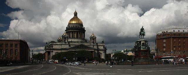 Атмосферный фронт в Петербурге принесет дожди и грозы