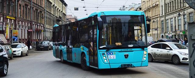 Транспортная реформа пробила дно. Петербуржцев испугал сломавшийся автобус
