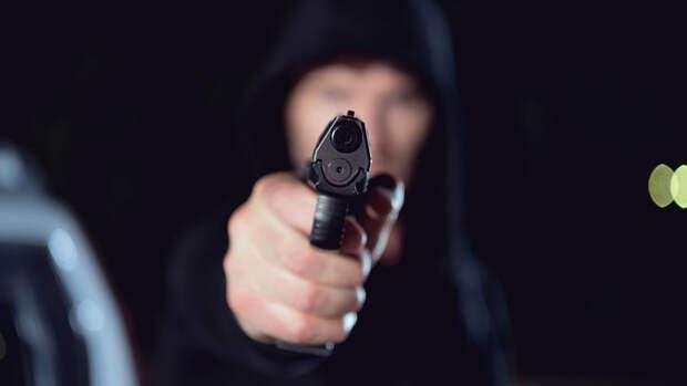 В Оренбурге полицейский стрелял в сторону детей и женщин из травматического пистолета