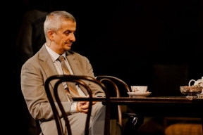 Выпускники Школы-студии МХАТ просят отменить назначение Константина Богомолова ректором