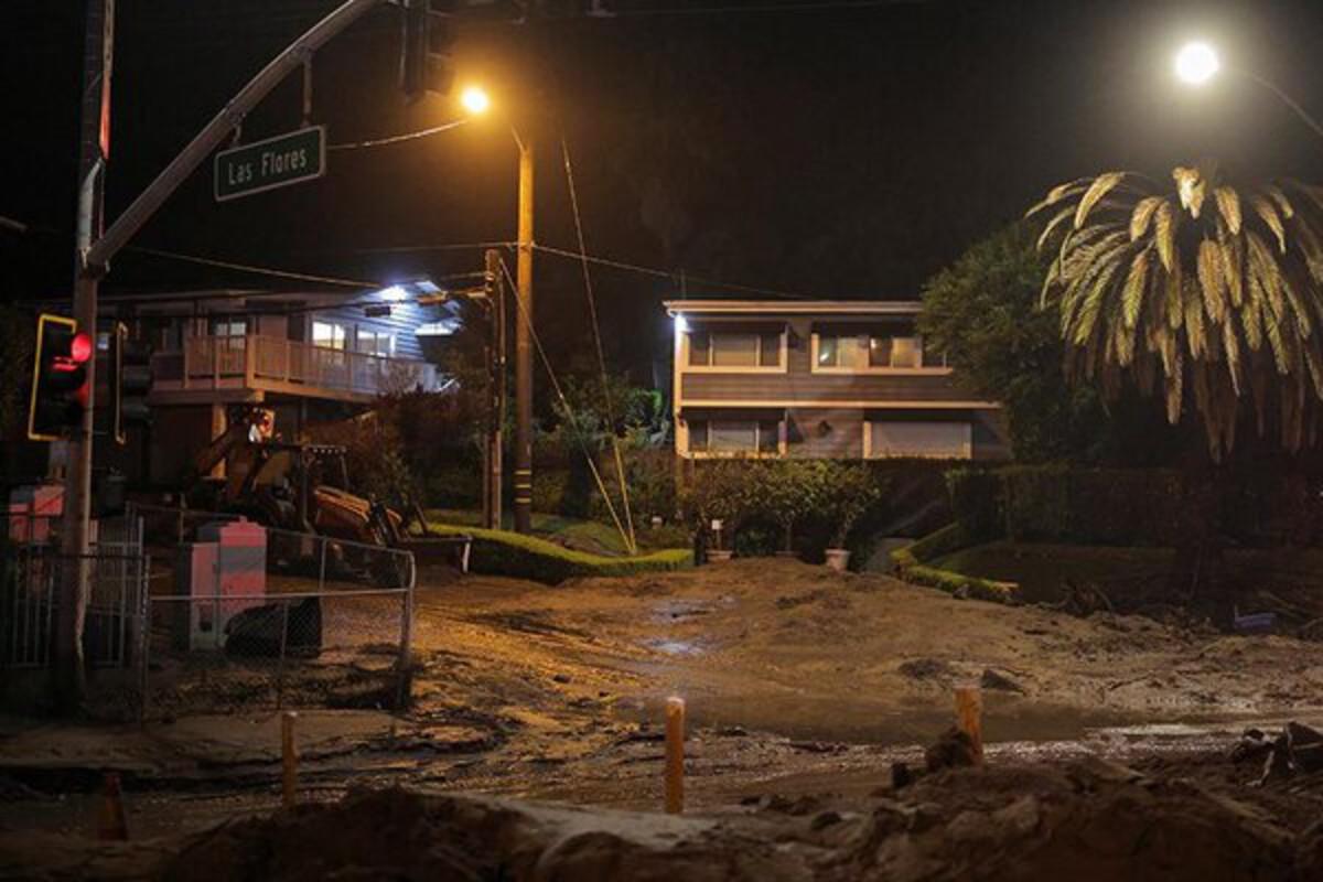 На Лос-Анджелес после пожаров обрушились оползни и наводнения