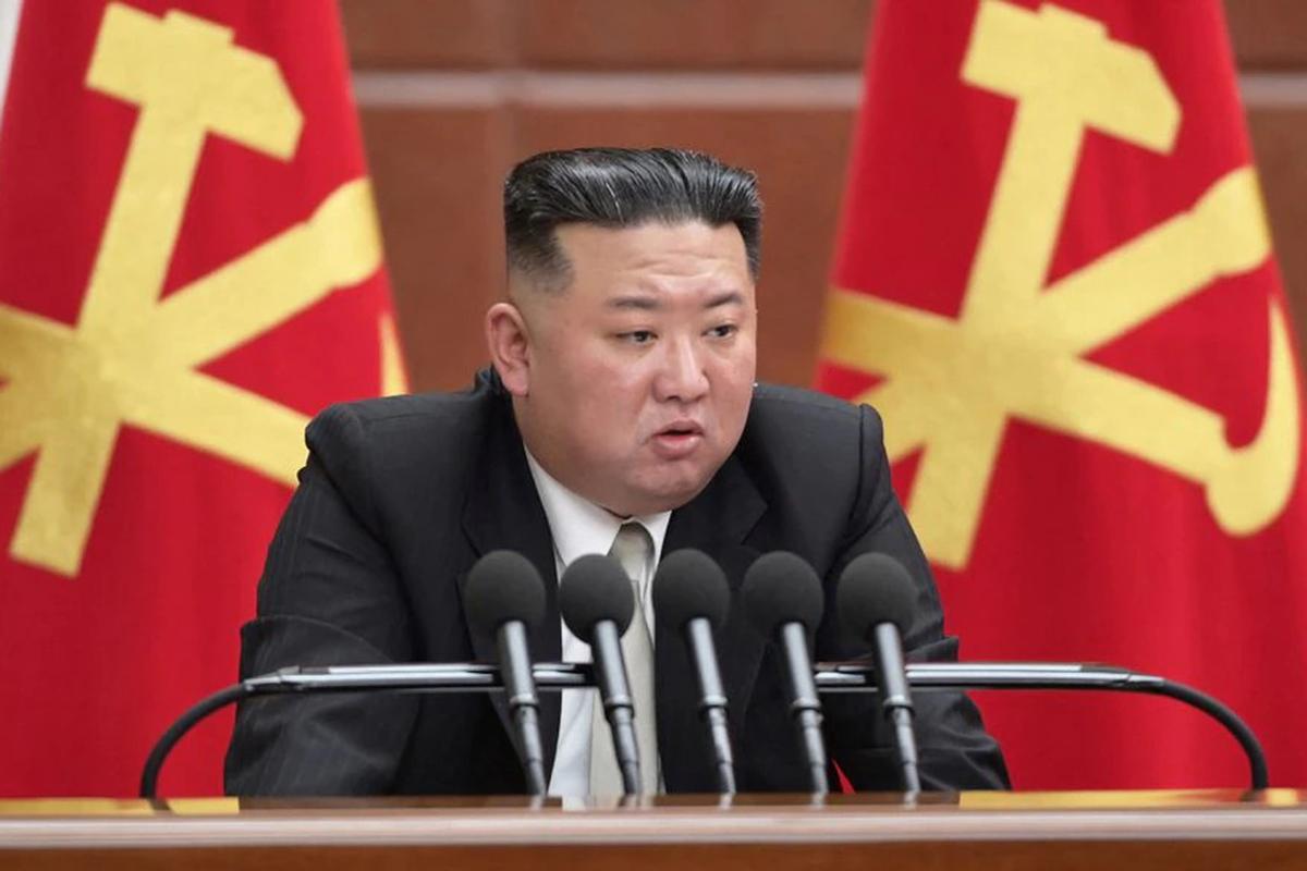 Ким Чен Ын посетил церемонию спуска на воду первого эсминца нового поколения ВМС