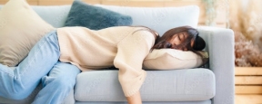 Врач Джефф Фостер перечислил причины повышенного потоотделения во сне