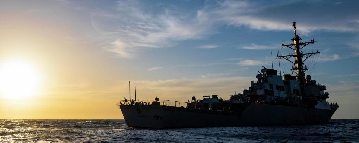 Американский эсминец подвергся в Красном море обстрелу со стороны хуситов