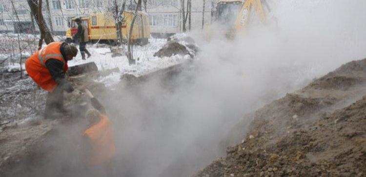 В Петербурге около 500 домов остались без тепла из-за прорыва трубы