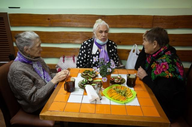 Бесплатное кафе для пенсионеров открылось во второй раз в Новосибирске