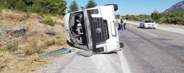 В Турции в ДТП попал автобус с туристами из России и Украины, пострадали 30 человек