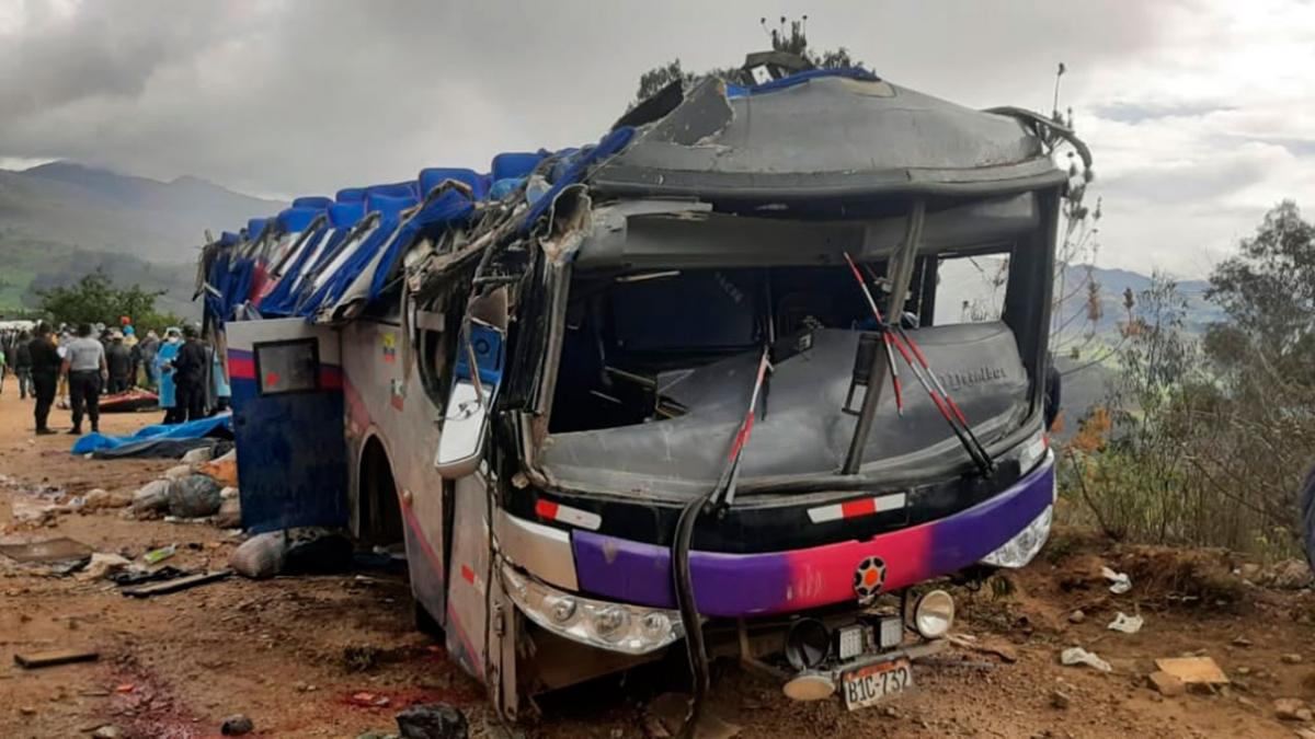 В результате ДТП с участием автобуса в Перу погибли 20 человек