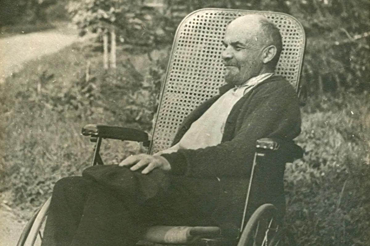 «Пытался покончить с собой». Неизвестные подробности последних дней Владимира Ленина