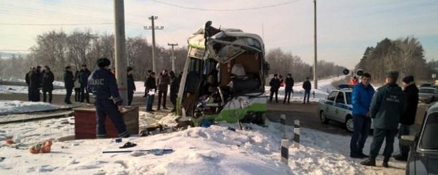 Под Ижевском грузовой поезд протаранил рейсовый автобус