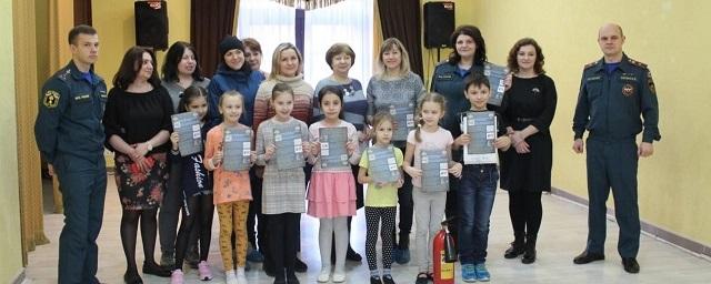 Сотрудники МЧС провели с жителями Островцов профилактические беседы