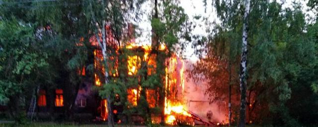 На Сортировке в Иванове сгорела часть двухэтажного дома