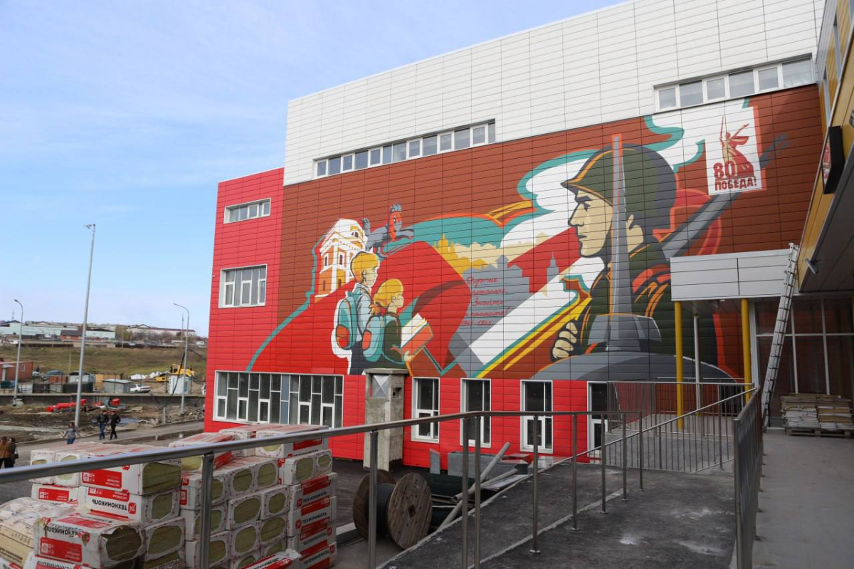 Мэр Руслан Болотов: Строительство крупнейшей школы Иркутска близится к завершению