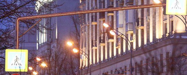В Москве появились инновационные светофоры со светящейся опорой
