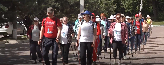 Красногорские долголеты поучаствовали в семикилометровом походе со скандинавскими палками