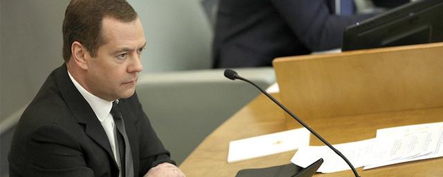 Медведев признал, что правительство достала ситуация с подрядчиками