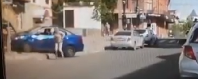 Житель Хабаровска сбил жену машиной после скандала
