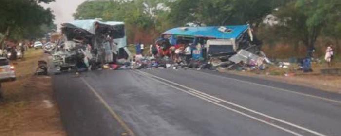 При столкновении двух автобусов в Зимбабве погибли 47 человек