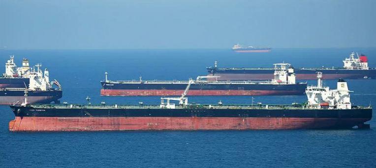 Bloomberg: три танкера с нефтью России пропали с радаров за последние десять дней