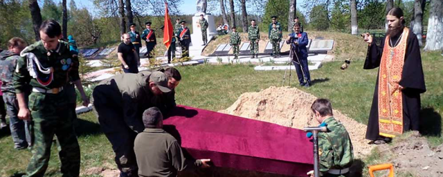 Дочь солдата из Вольска увидела могилу отца только через 77 лет