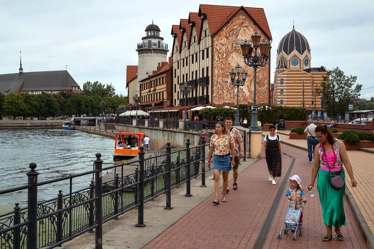 На въезде в Калининградскую область образовались большие пробки из-за иностранных туристов