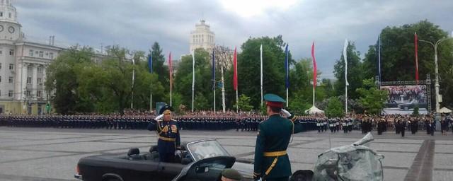 В Воронеже День Победы отметили военным парадом