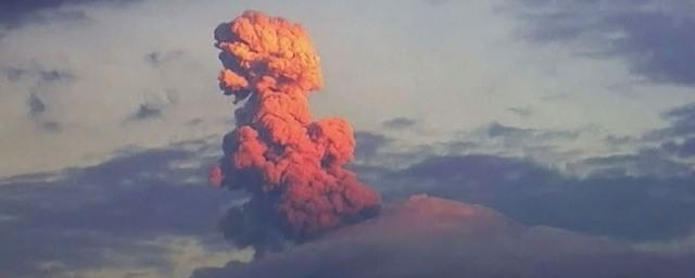 Один из крупнейших в мире вулканов проснулся в Мексике