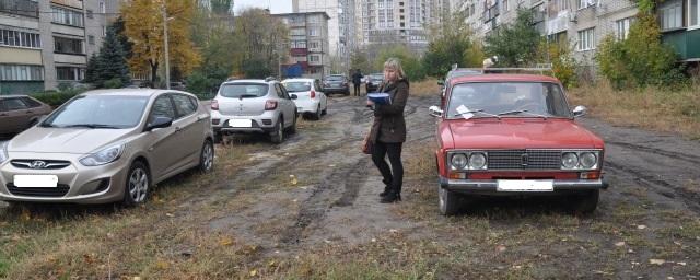 В Липецке ужесточили борьбу со стихийными парковками – горожанам предлагают альтернативу