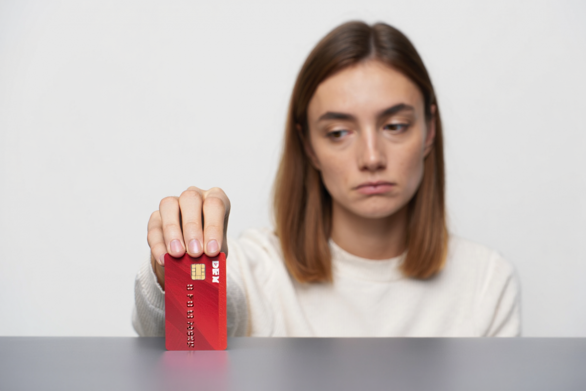 Финэксперт объяснила, как быстро снять блокировку банковских карт