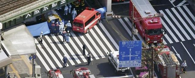 В Японии в результате наезда автобуса на толпу пешеходов погиб человек