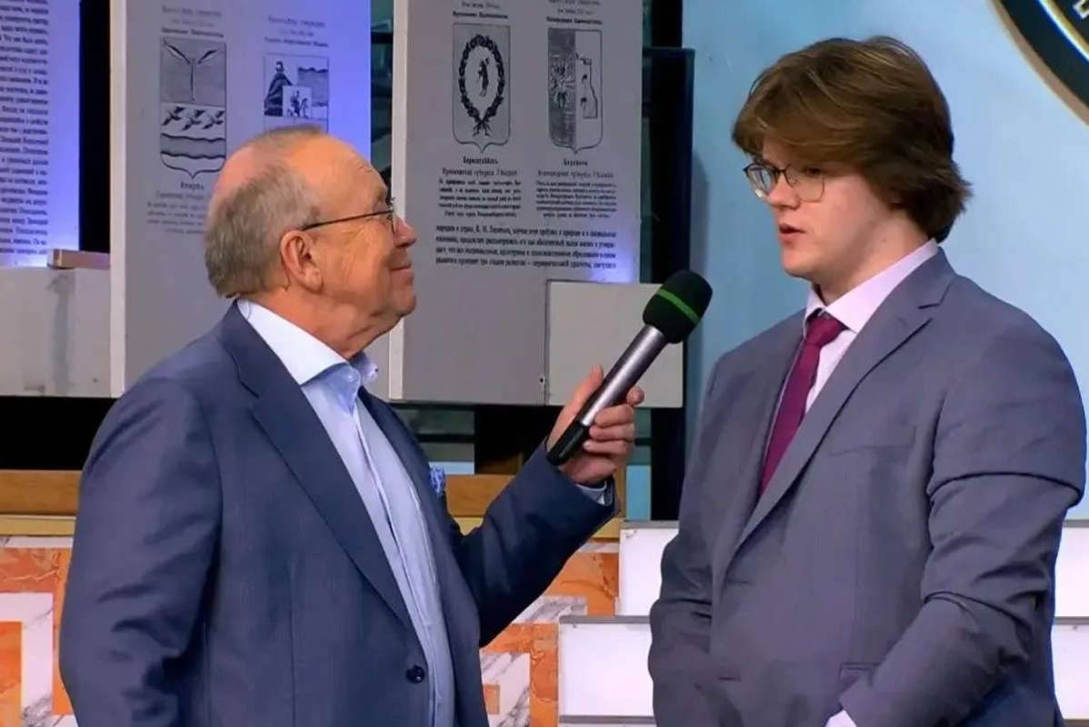 «Вологжане достойно представляют регион»: Губернатор Георгий Филимонов поздравил школьника из Устюжны с победой во Всероссийской телеолимпиаде «Умницы и умники»