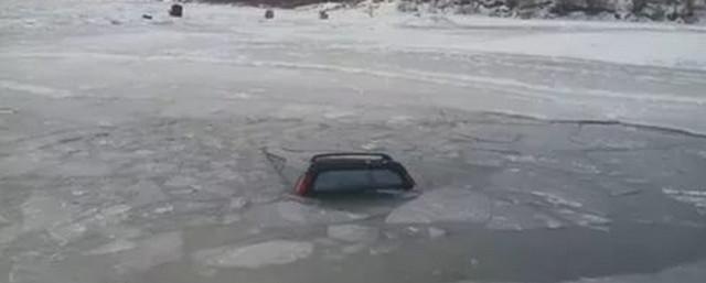 В Волгограде водитель утонул вместе с провалившейся под лед «Нивой»