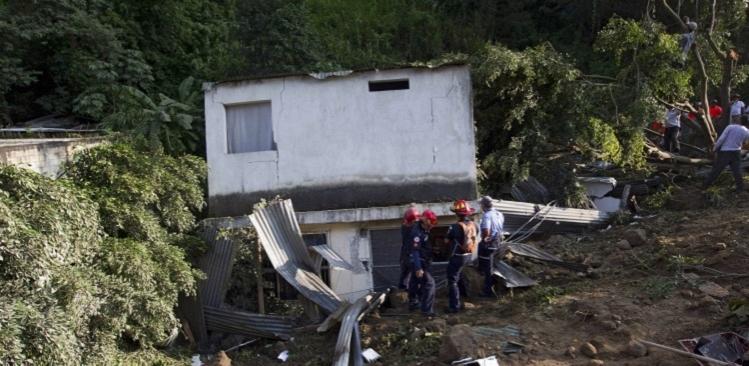 В Гватемале в результате схода селевого потока погибли 26 человек