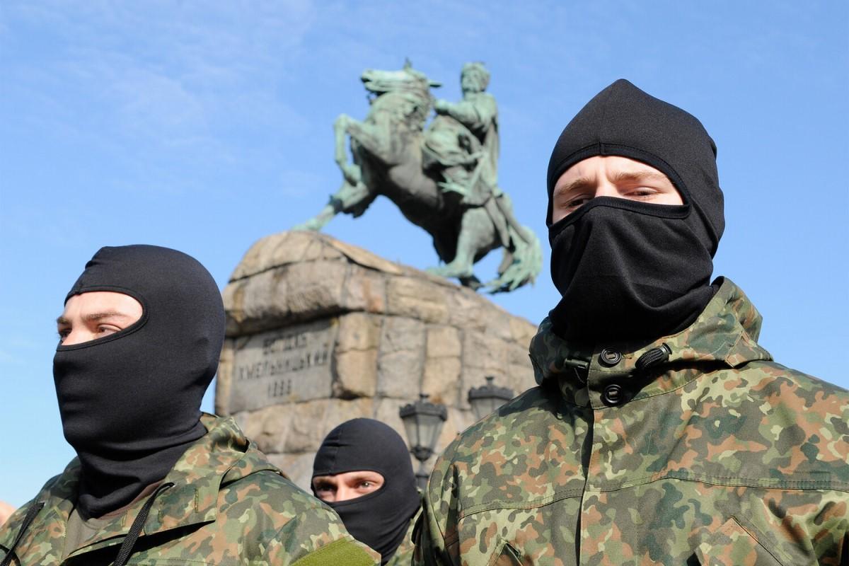 Военный эксперт Гагин сообщил, что «Азов» готовит школьников к участию в боевых действиях