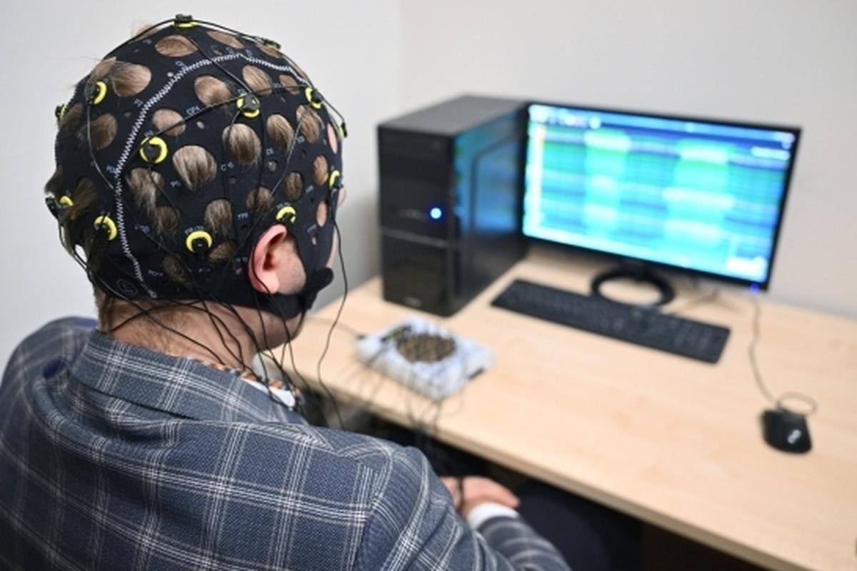 В Китае немых пациентов научили общаться силой мысли