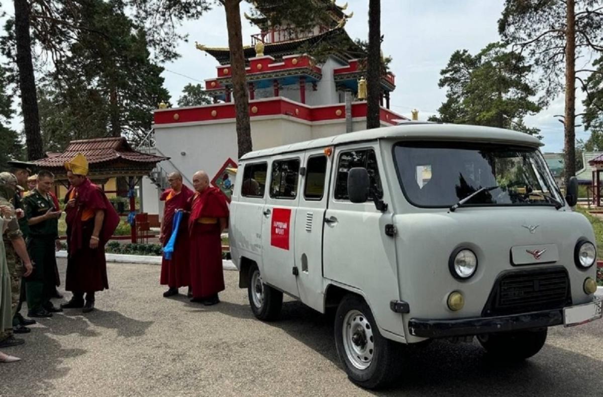 Буддисты передали УАЗ со священным оберегом бойцам СВО из Забайкалья, собирали на машину всем миром
