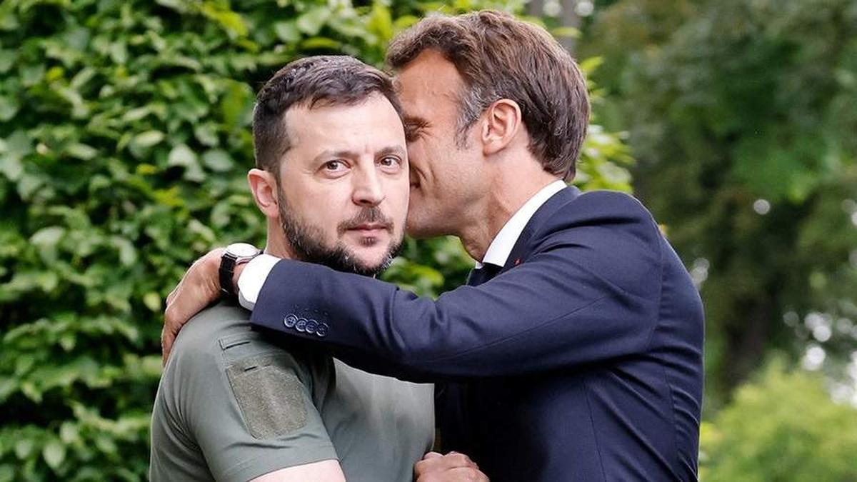 Специалист по анализу личности дал характеристику взаимоотношений между Макроном и Зеленским