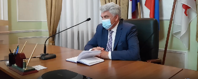 В Саранске мэр сделал замечание супермаркету за покупателей без масок и перчаток
