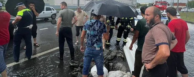 14 рабочих провалились в канализационные коллекторы в Москве