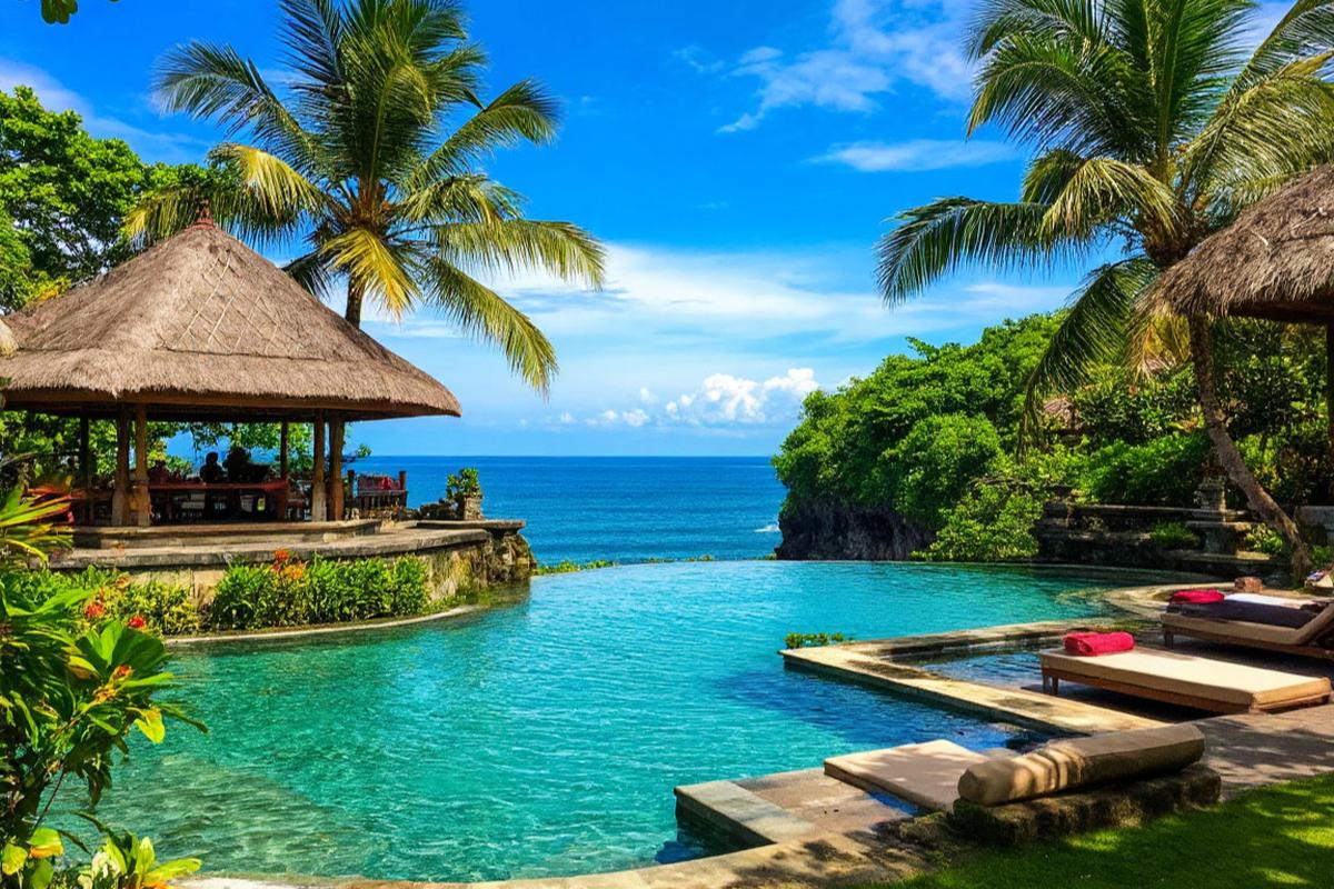 На Бали будут проверять счета российских туристов