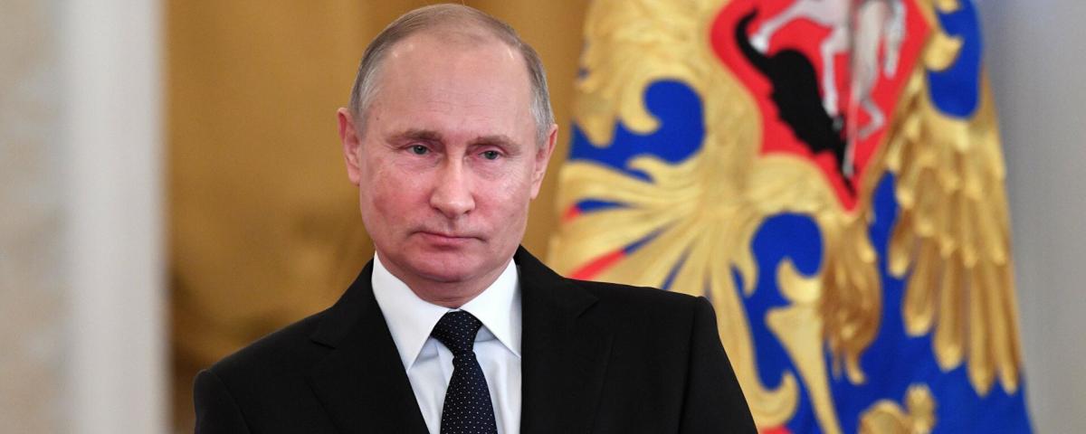 Путин поздравил жителей России с Днем защитника Отечества (Видео)