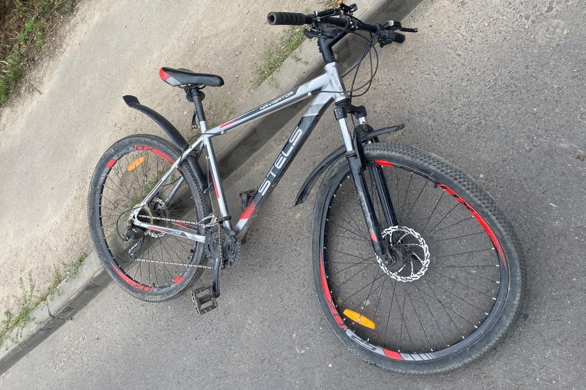 В Ливнах Орловской области автомобиль сбил велосипедиста