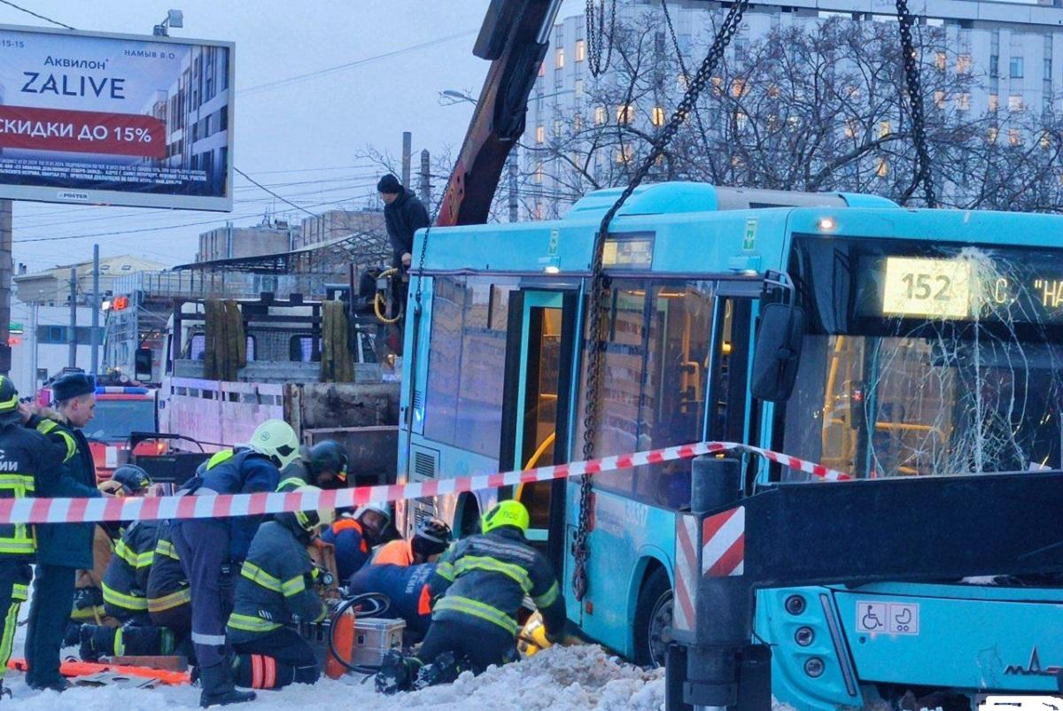 В Санкт-Петербурге задержали сбившего на тротуаре пятерых человек водителя автобуса, возбуждено уголовное дело
