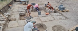 Фрагмент античного жертвенного стола нашли археологи в Крыму