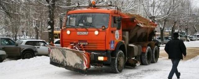 В Волгограде дороги посыпали 1000 тоннами песко-соляной смеси