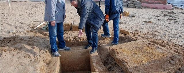 На пляже в Крыму обнаружили древнегреческую могилу ребенка