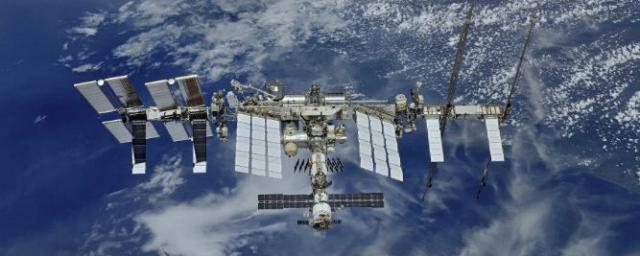 «Роскосмос»: здоровью космонавта Артемьева ничто не угрожает из-за проблем со скафандром